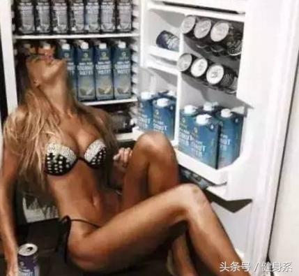 瑜伽人一年十几万学习费用值得吗,瑜伽初学者在家练还是去瑜伽馆练