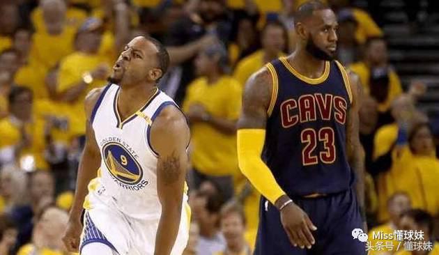 詹姆斯传球戏耍湖人全队,詹姆斯胯下运球打祖巴茨