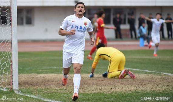 门将把球踢进自家球门匪夷所思,门将大脚直接踢进球门