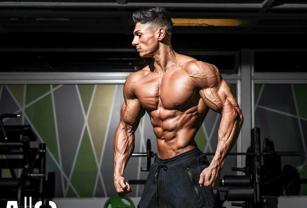 纠正肩胛骨突出的办法视频,矫正翼状肩胛骨的正确方法