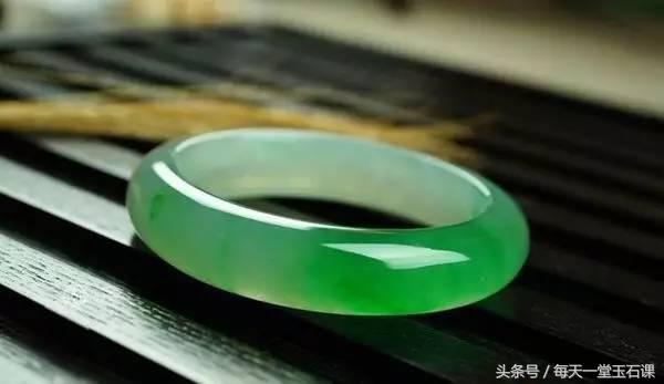 玉镯摔碎后还会升值吗,玉镯碎了别人修复值钱