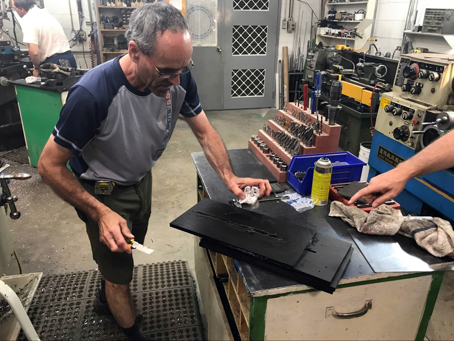 极速快报:弘力乐器2017加拿大Godin吉他工厂参观第一天