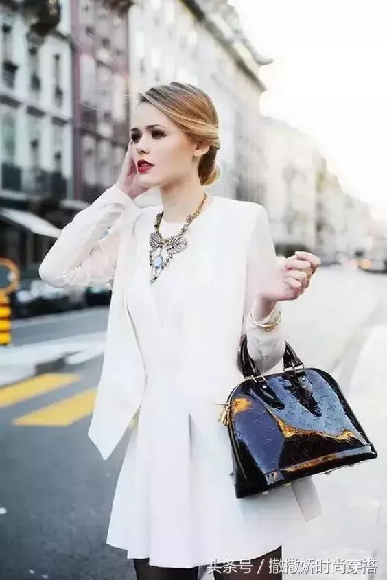 leboy包包黑色好看还是灰色好看,最近流行lv手提包