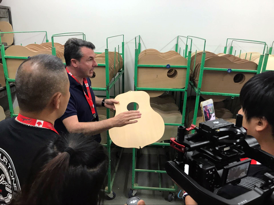极速快报：弘力乐器2017加拿大Godin吉他工厂参观第一天精彩视频