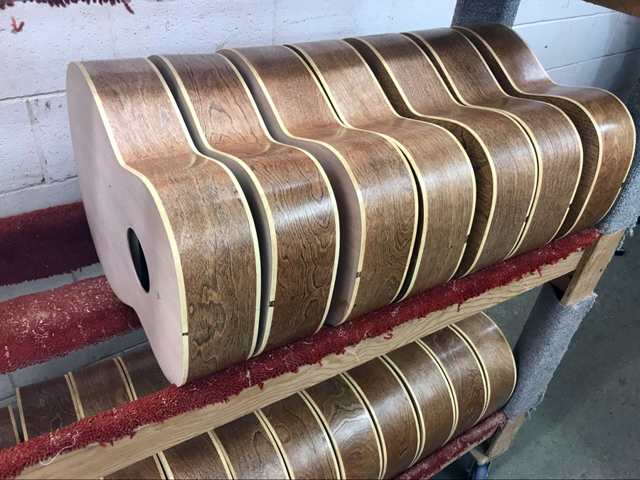 极速快报:弘力乐器2017加拿大Godin吉他工厂参观第一天