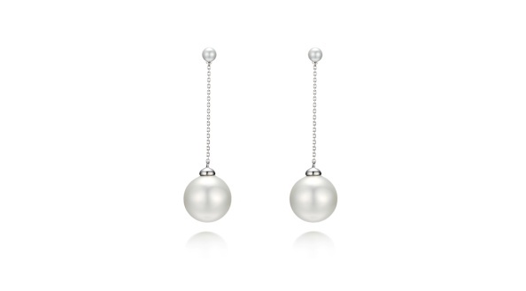 网袜加牛仔裤还是让杨幂穿吧，我只能接受唐嫣美美的珍珠~