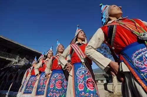 云南少数民族彝族服饰,云南少数民族服饰