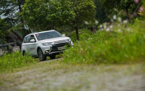 18年欧蓝德2.0五座荣耀版,日系三菱欧蓝德