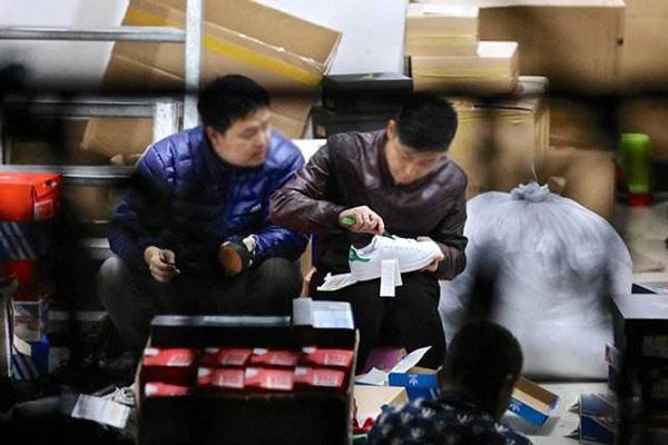 娼汉鑳界湅鍑烘潵浣犵┛鐨勬槸鑾嗙敯璐т箞,涓轰綍瑕佽鑷繁绌跨殑鏄巻鐢拌揣