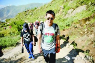 胡霍派糖过白色情人节啦！胡歌一边说不在爱情里，一边当CP王啊！