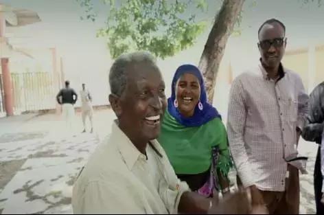 没看先给六颗星，中国人不敢干的事这对情侣全干了