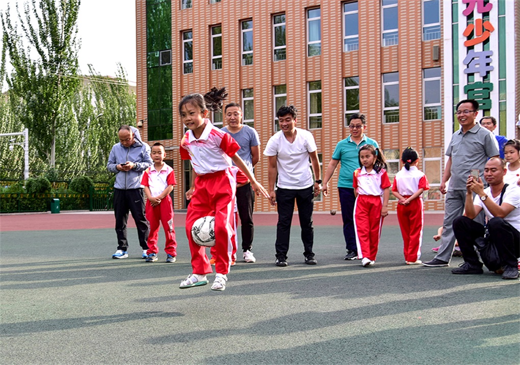 父亲节亲子趣味运动会,幼儿园父亲节足球活动