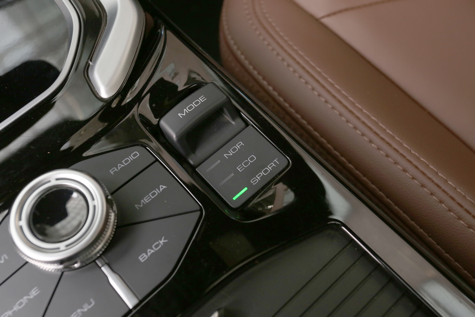 哈弗h6国潮版1.5t自动豪华版测评,哈弗h6国潮版1.5t冠军版整体评测