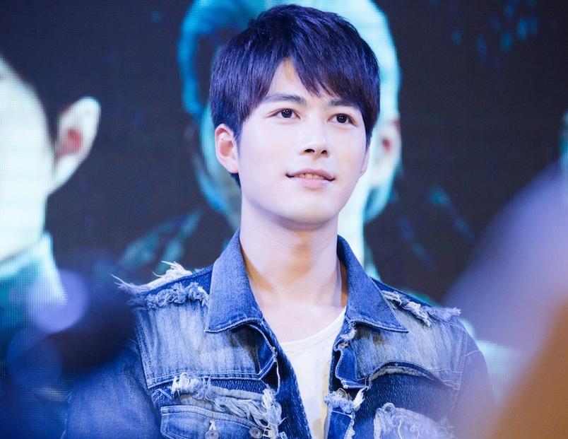 男生发型改造成功案例,男生发型改造视频教程