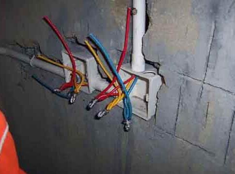家装电线一般都是怎么布线,装修电线走明线怎么处理