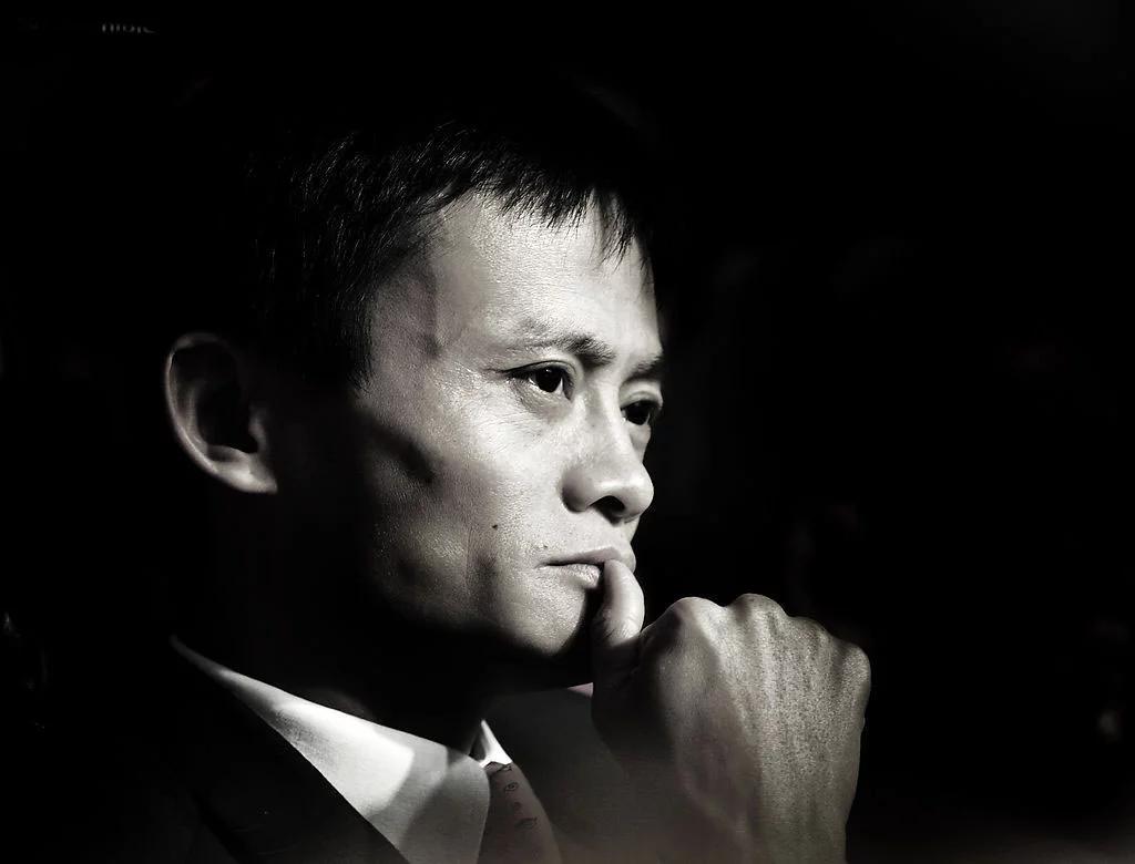 李小龙为什么受到全球老外的崇拜？一个学了哲学的武术家，还是另有原因？