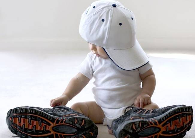 给宝宝买什么牌子的凉鞋,给婴儿选凉鞋选什么牌子好