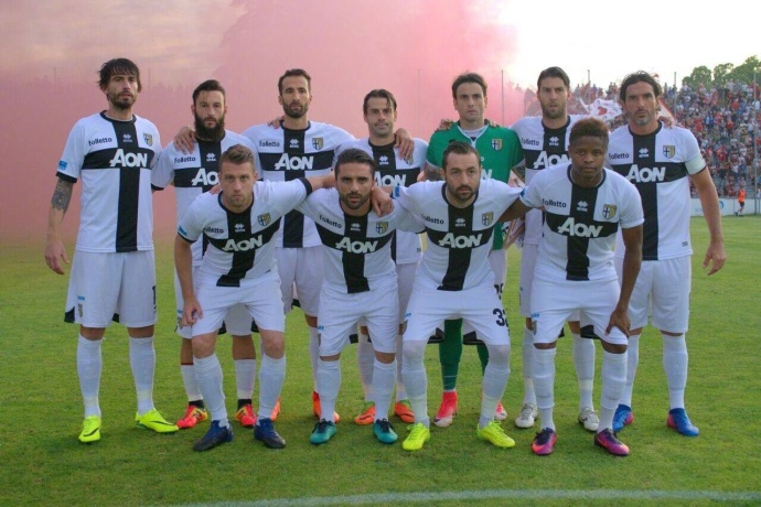 凤凰涅盘浴火重生努力飞翔,浴火重生向阳而生