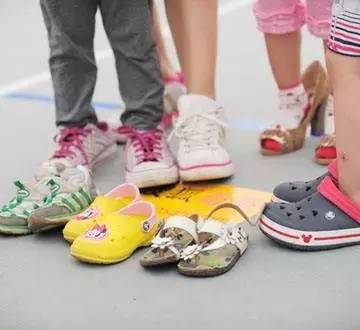 给宝宝买什么牌子的凉鞋,给婴儿选凉鞋选什么牌子好