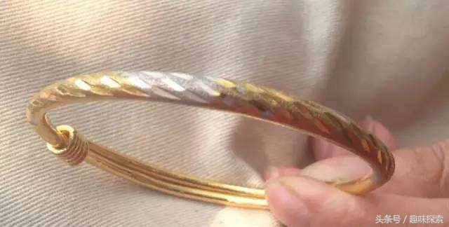 黄金出现锈迹红斑是假的吗,黄金表面像生锈一样怎么回事