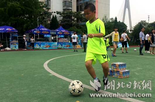 武汉中小学生足球比赛,武汉校园足球比赛视频