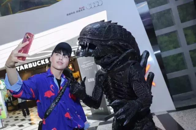 说「异形：契约」不恐怖的，其实错过这片的重点