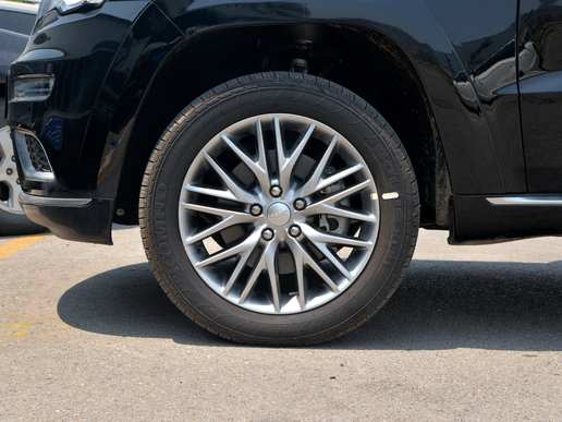 最新款的jeep大切诺基,地表最强suvjeep大切诺基