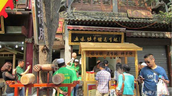 又到了一年一度的小龙虾盛宴了大家如何在家吃到小龙虾？西安这条街美食秒杀回民街统统吃一遍才过瘾？