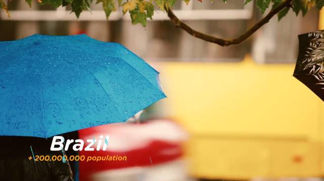 震惊！巴西的公交站牌居然会“吐”矿泉水！