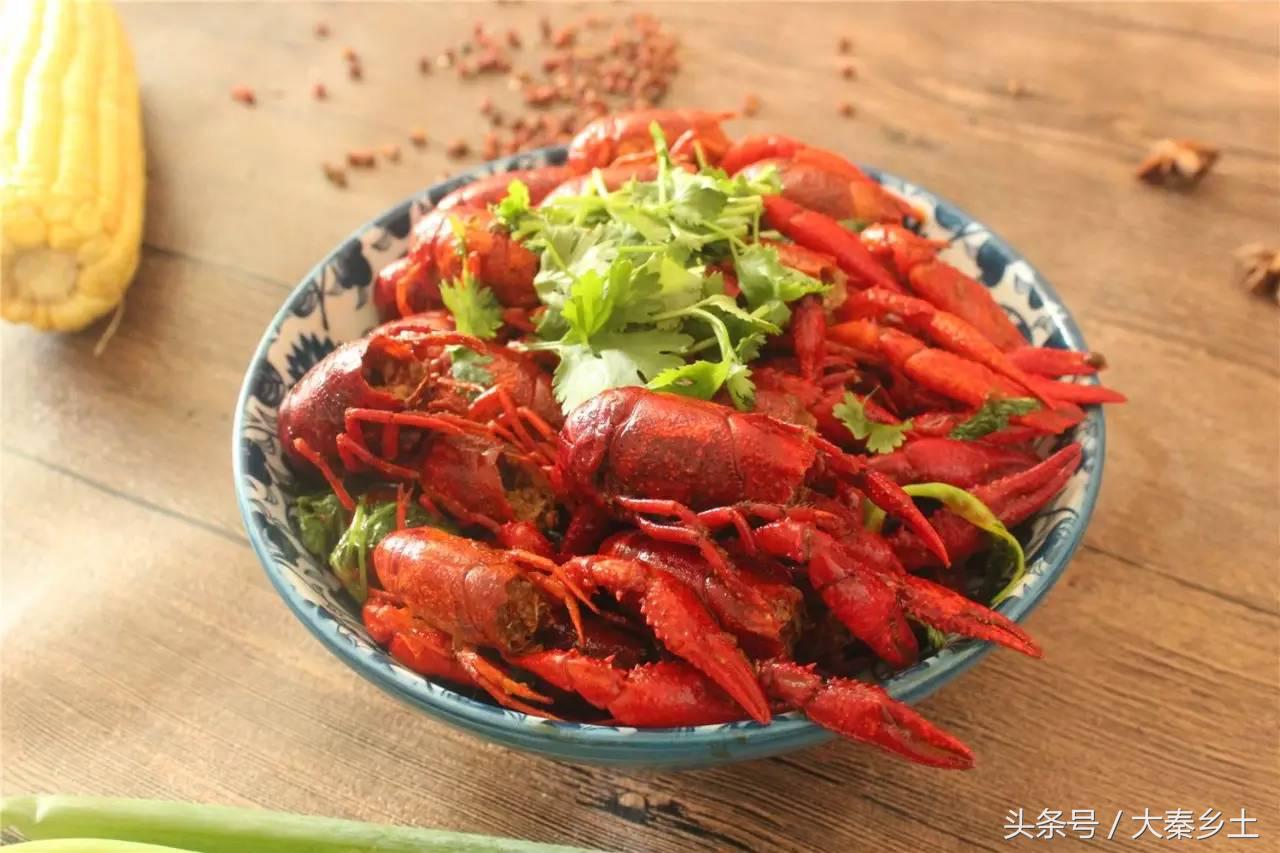 又到了一年一度的小龙虾盛宴了大家如何在家吃到小龙虾？西安这条街美食秒杀回民街统统吃一遍才过瘾？