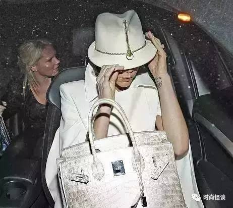 爱马仕哭晕在厕所里，居然被VIP买家刘涛、景甜、baby雪藏了！