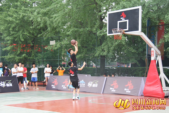 中国角斗篮球高校争霸赛成都赛区总决赛收官