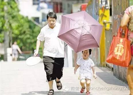 小孩有点中暑的迹象怎么办,孩子不出汗会导致体温升高吗