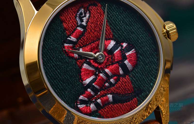 gucci鑵曡〃鐝犲疂绮捐嚧缁嗚妭鍖犲績鍛堢幇,gucci鏂版dive鏈烘鑵曡〃