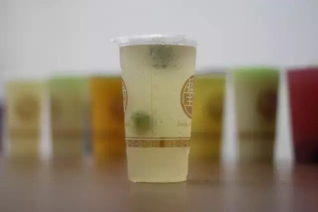 啊！好咸！好爽！喝完一袋盐后小编身残志坚，只为告诉你谁是老盐界的no.1！