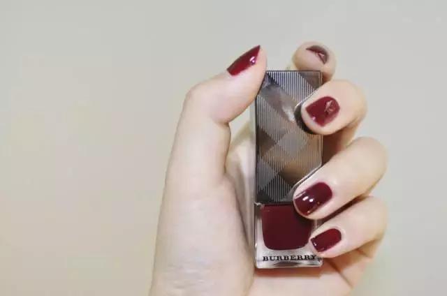 好看又显白的指甲油颜色推荐,美甲小白建议买什么颜色的指甲油