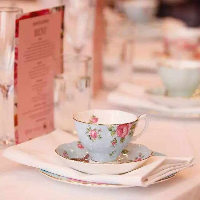 米兰达可儿优雅迷人又亮眼又吸睛,米兰达可儿冻龄护肤秘诀