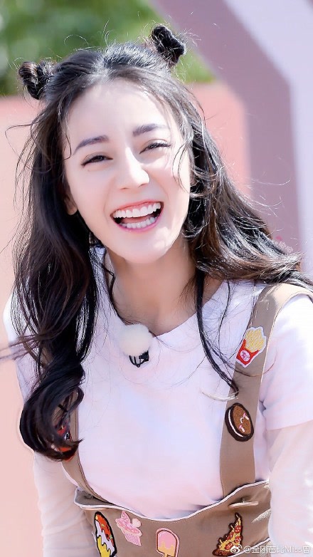 奔跑吧揭秘迪丽热巴包包是哪一期 (奔跑吧迪丽热巴包包里有什么)