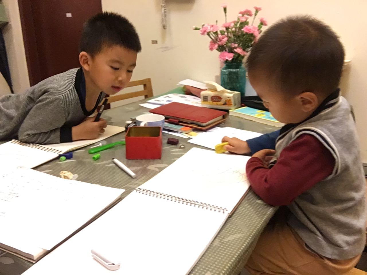 感恩父母给我们三姐弟抚养长大,感谢三年来家长信任和认可