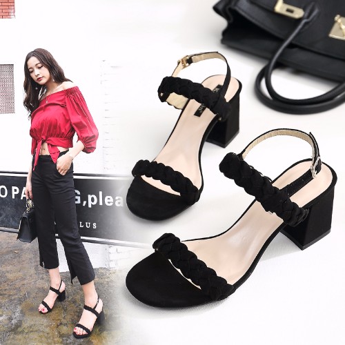 抖音上很火的几款凉鞋,2021抖音最火的凉鞋