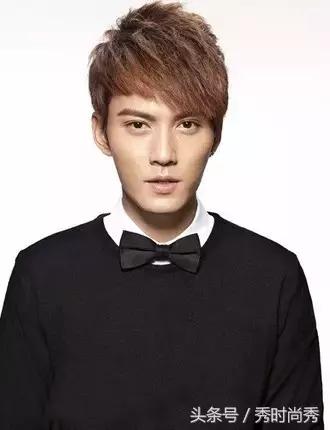 尖下巴男生适合什么短发,尖下巴的男生适合什么发型设计