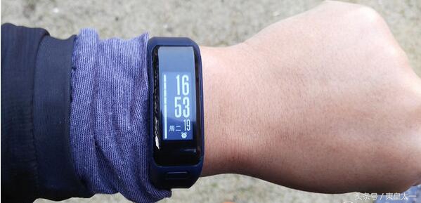 佳明935铁人三项如何操作,佳明955运动手表戴左手还是右手