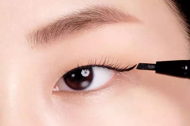 手残星人的自我救赎，从此眼线不求人