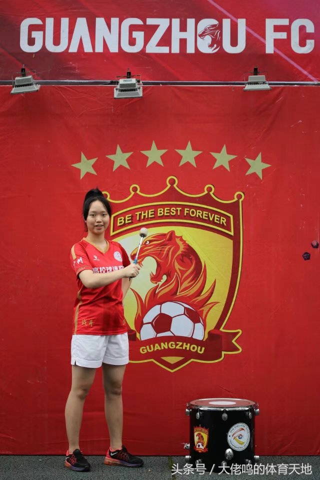 特色球迷文化报道3：广州高校球迷联盟选送，分享女鼓手苑儿的助威故事：每打一次鼓，偶像郜林就进一球