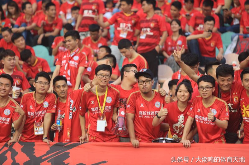 特色球迷文化报道3：广州高校球迷联盟选送，分享女鼓手苑儿的助威故事：每打一次鼓，偶像郜林就进一球