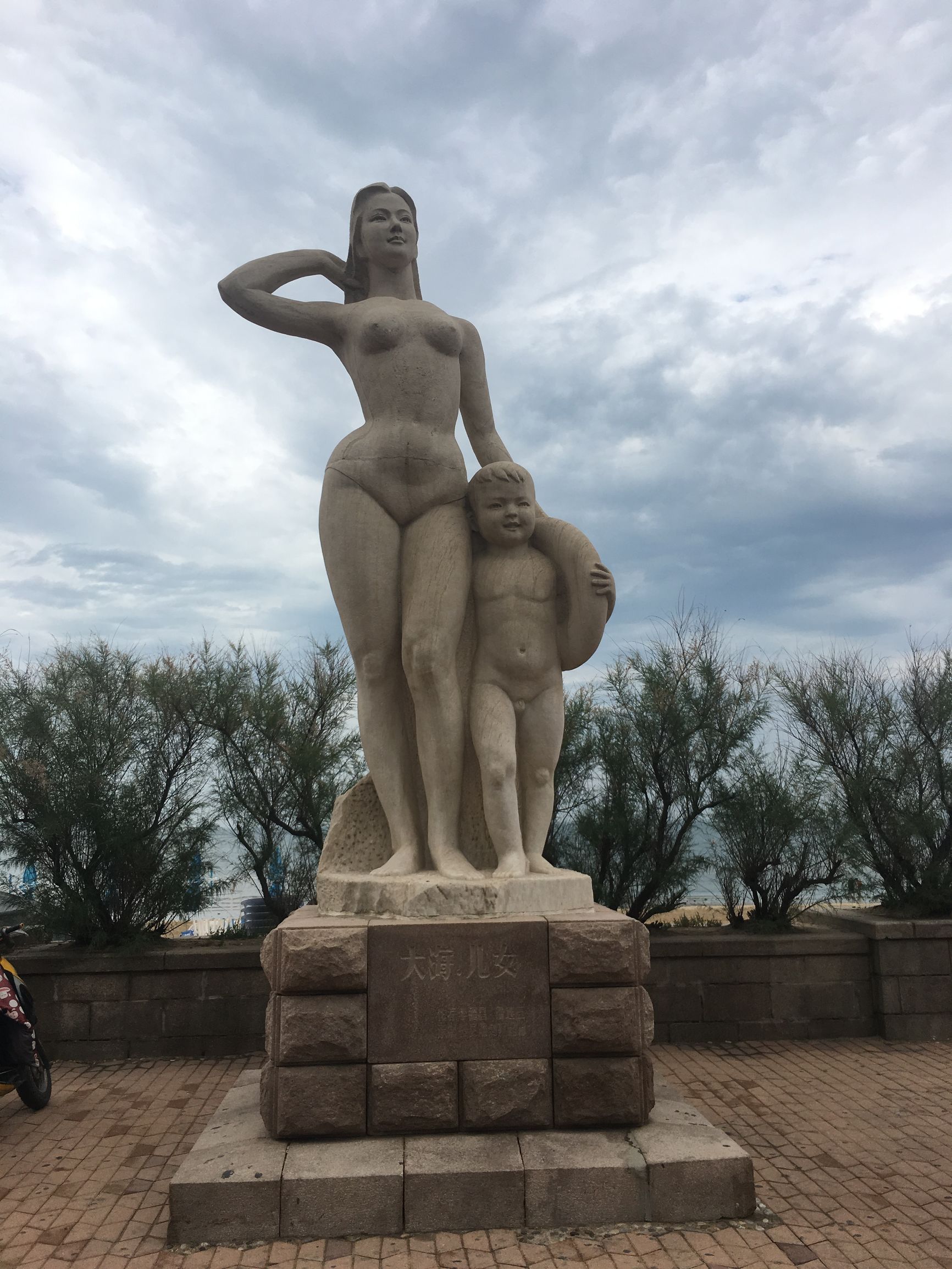 徒步旅行第75天，雨中漫步烟台山，滨海路，宿山东莱山烟台大学