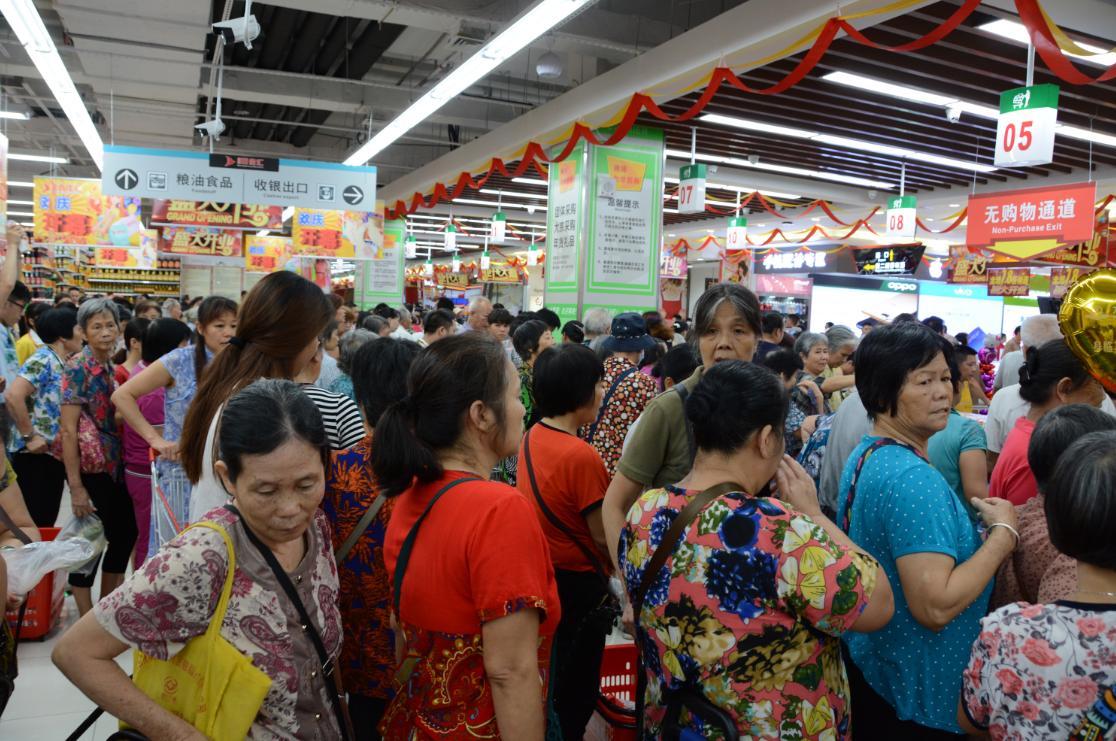 南宁江南万达广场开业堵成狗！你还会再去第二次吗？没想到一大批人竟这样回答