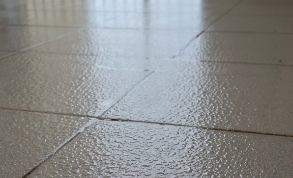 海南潮湿用除湿机吗,海南潮湿当地人怎样祛湿