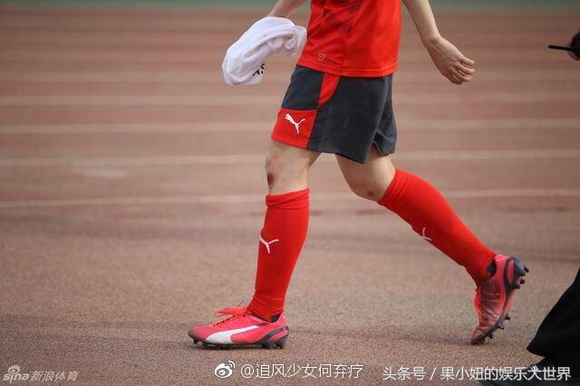 鹿晗飞身回旋踢,鹿晗颠球杀