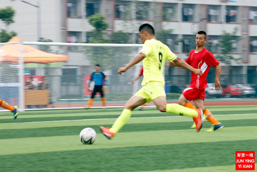 军营里的足球比赛,你从未见过的足球赛完整版